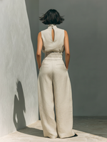 Julie | Ensemble deux pièces beige en lin avec haut sans manches et pantalon large